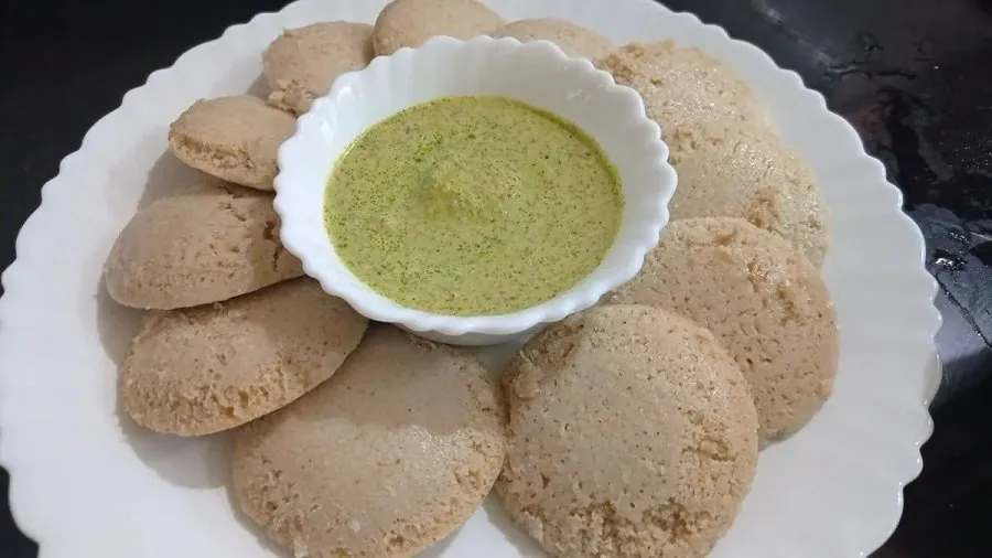 શું તમે ક્યારેય બાજરીની સોફ્ટ ઇડલી ખાધી છે? નોંધી લો આ પૌષ્ટિક રેસીપી 2 Millet idli