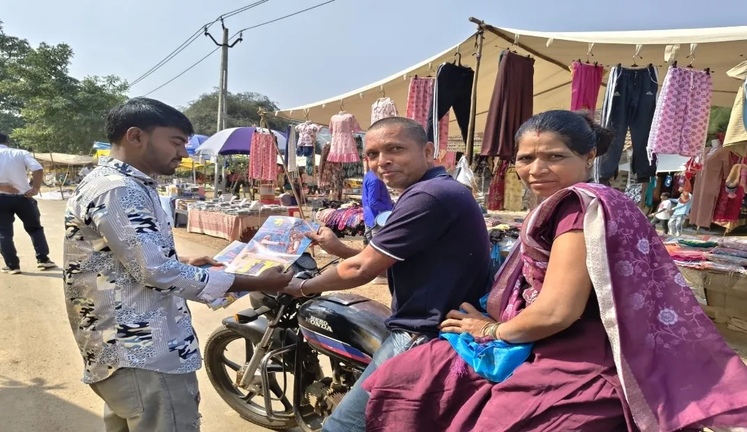 ડાંગ જિલ્લામાં રાજ્ય સરકારની જનસેવા માહિતી હાટમાં પહોંચી, ગ્રામજનોને ઉપયોગી સાહિત્ય વિતરણ 2 Dang Government Public Awareness Program 1.jpeg