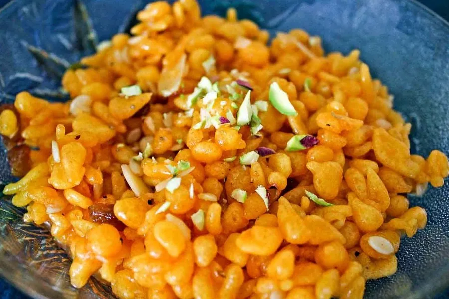 આ વસંત પંચમીએ મા સરસ્વતીને ધરાવો ઘરે બનેલી 'મીઠી પીળી બુંદી'નો ભોગ, જાણો રેસીપી 2 Boondi Recipe