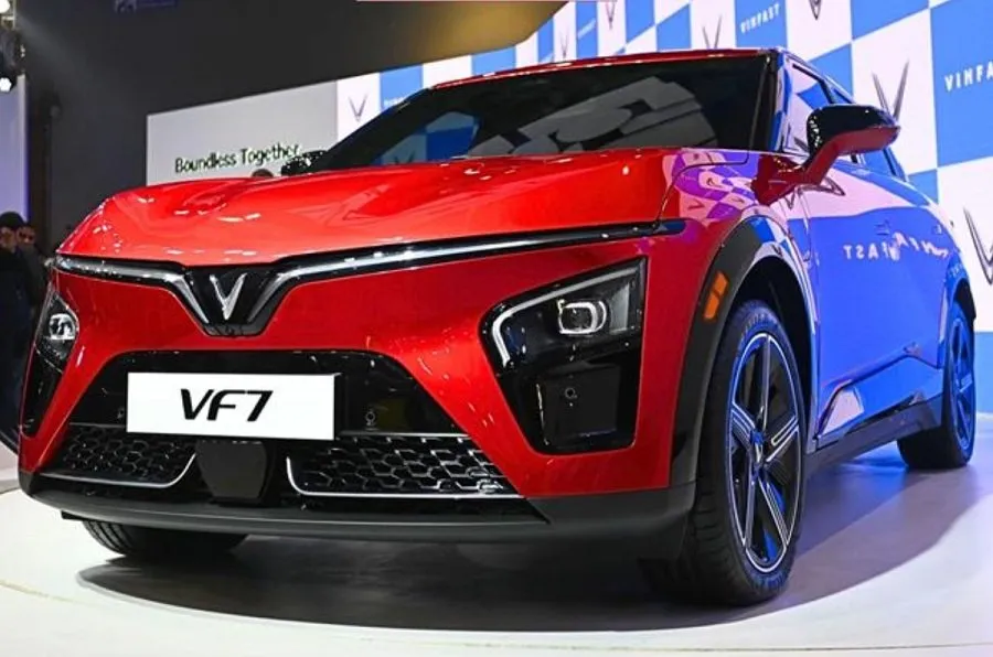 સુરક્ષામાં નંબર-1! VinFast ની ઇલેક્ટ્રિક SUV VF 6 અને VF 7 ને મળી Bharat NCAP 5-સ્ટાર રેટિંગ 3 car2.jpg