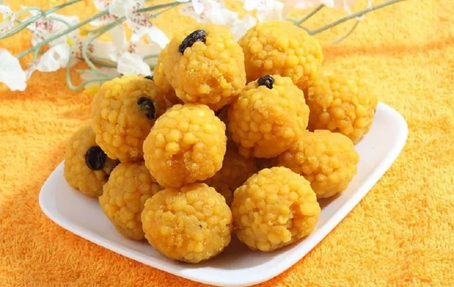 આ વસંત પંચમીએ માતા સરસ્વતીને ધરાવો પોતાના હાથે બનેલા શુદ્ધ 'કેસરિયા બુંદીના લાડુ'નો ભોગ 3 Boondi Ladoo