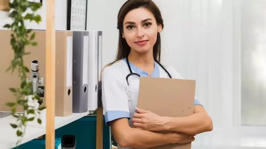 MBBS પાસ છો? ESIC માં મેડિકલ ઓફિસર બનવાની સુવર્ણ તક, આજે જ કરો અરજી! 2 droctor.jpg