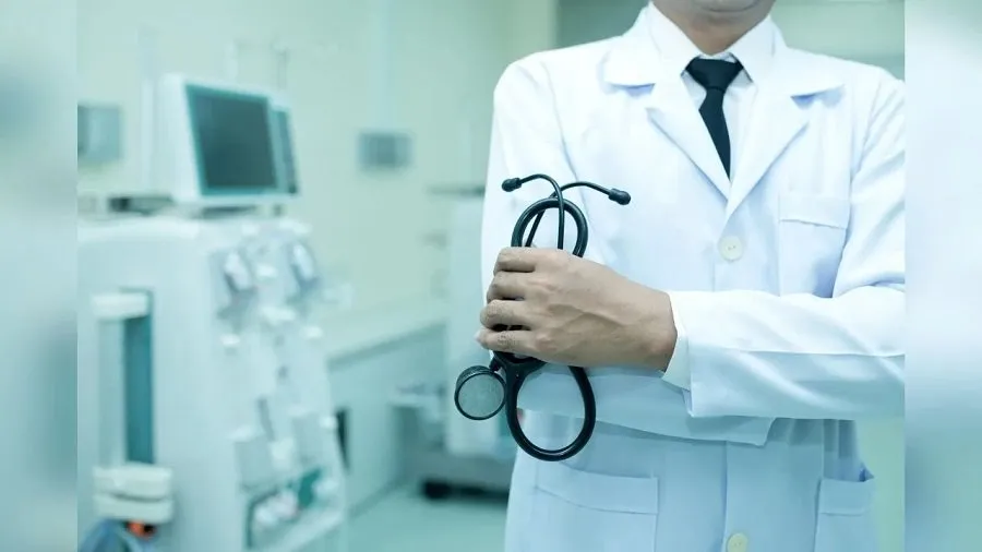 MBBS પાસ છો? ESIC માં મેડિકલ ઓફિસર બનવાની સુવર્ણ તક, આજે જ કરો અરજી! 3 droctor1.jpg