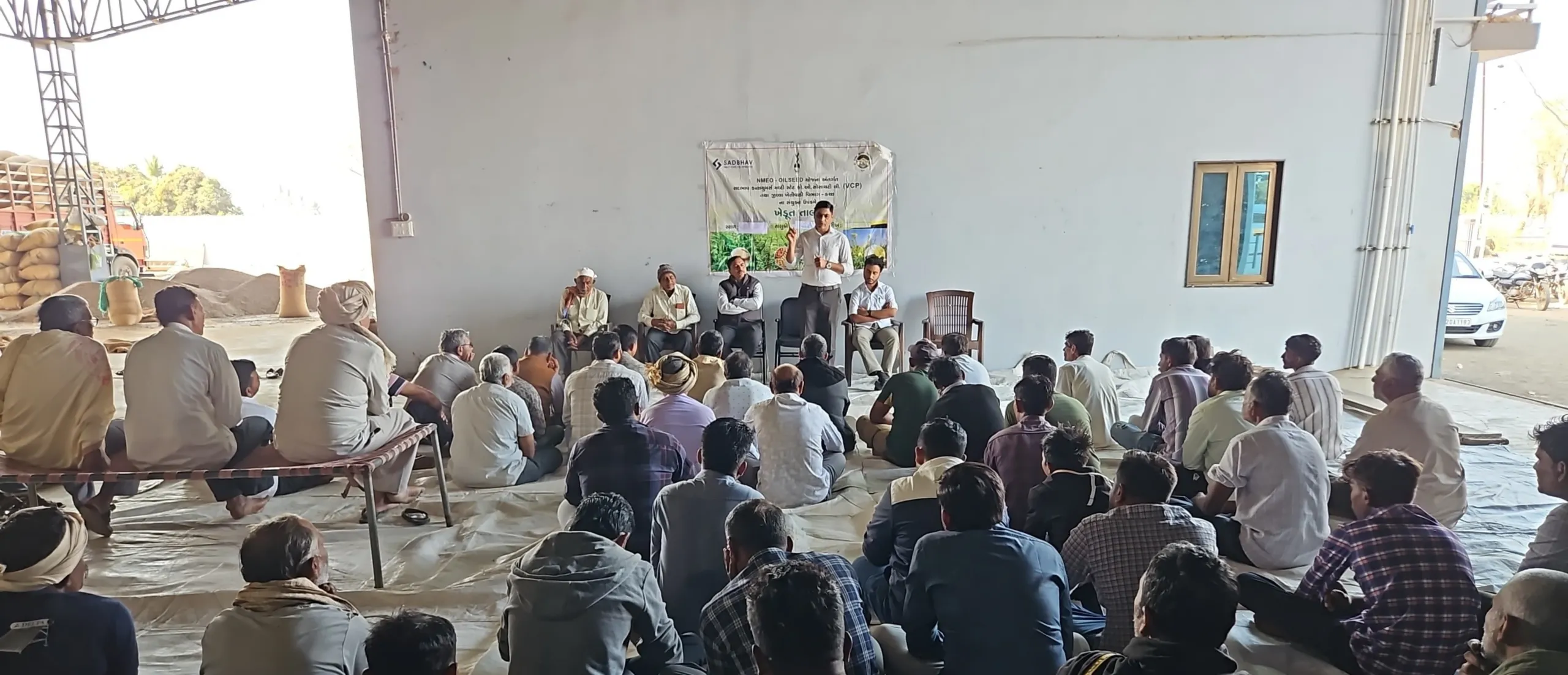 માંડવીના આસંબિયા મોટામાં PMDDKY અંતર્ગત તેલિબિયા વિષયક ખેડૂત તાલીમ યોજાઈ 2 Mandvi NMEO Oilseeds Farmer Training Program scaled.png