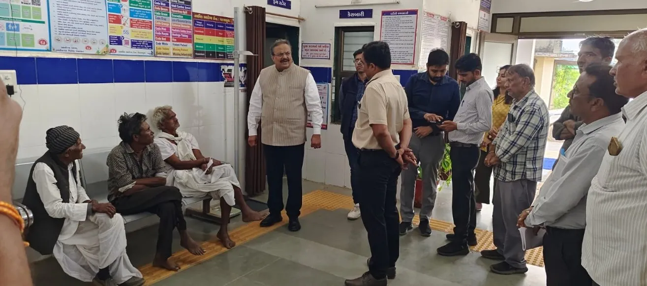 પાટનકુવા અને ઉદણ ગામે કલેક્ટરશ્રી ગાંધીનગરનું ગ્રાઉન્ડ લેવલ ઇન્સ્પેક્શન, સેવાઓની રૂબરૂ સમીક્ષા 3 Gandhinagar Collector Rural Inspection Visit 1.jpeg