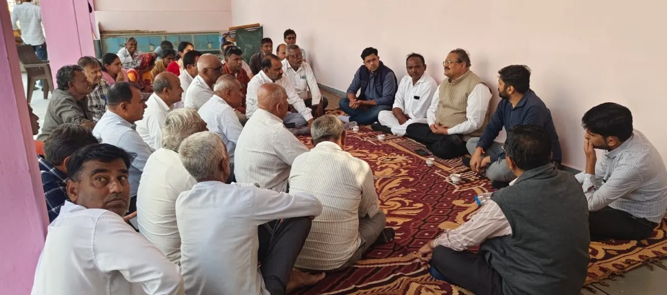 પાટનકુવા અને ઉદણ ગામે કલેક્ટરશ્રી ગાંધીનગરનું ગ્રાઉન્ડ લેવલ ઇન્સ્પેક્શન, સેવાઓની રૂબરૂ સમીક્ષા 2 Gandhinagar Collector Rural Inspection Visit 2.jpeg