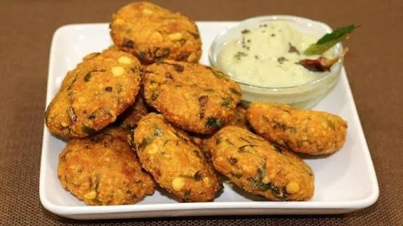 ચણાની દાળમાંથી બનાવો હોટેલ જેવા કરકરા ચટપટાં વડા: સ્ટેપ-બાય-સ્ટેપ રેસીપી 2 images 2.jpeg