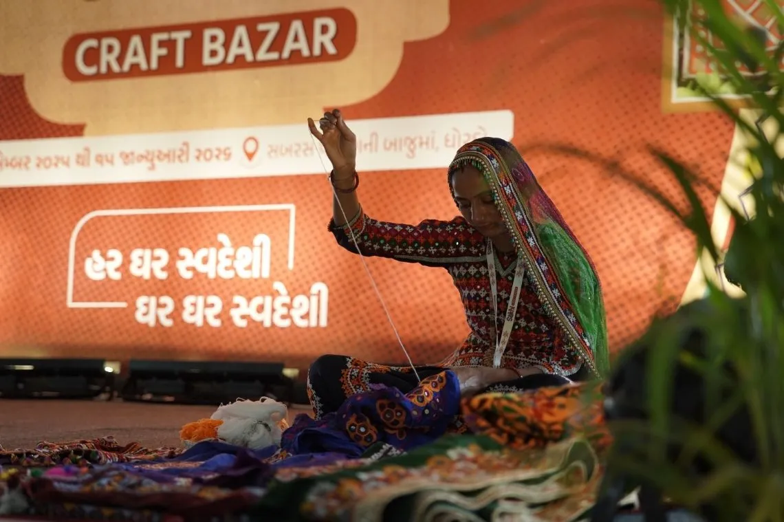 રણોત્સવ 2025-26માં સખી ક્રાફ્ટ બજાર આકર્ષણનું કેન્દ્ર: મહિલા સ્વસહાય જૂથોનું રૂ.5 કરોડથી વધુનું વેચાણ 2 Rann Utsav Sakhi Craft Bazaar 1.jpeg