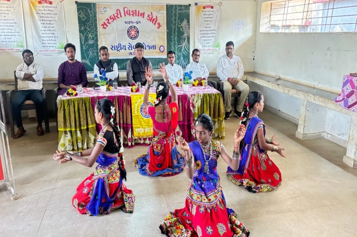 વર્ષ ૨૦૨૫–૨૬ માટે સરકારી વિજ્ઞાન કોલેજ આહવાની NSS શિબિરનો મહાલપાડા પ્રાથમિક શાળામાં પ્રારંભ 2 dang government science college ahwa nss camp 2025.jpeg
