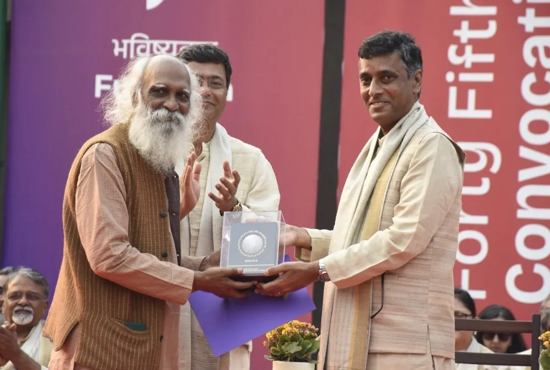 NID ગાંધીનગરમાં 45મો દીક્ષાંત સમારોહ યોજાયો, ISRO અધ્યક્ષ ડૉ. વી. નારાયણનનું પ્રેરણાદાયક વર્ચ્યુઅલ સંબોધન 2 NID Gandhinagar Convocation 2026 1.jpeg