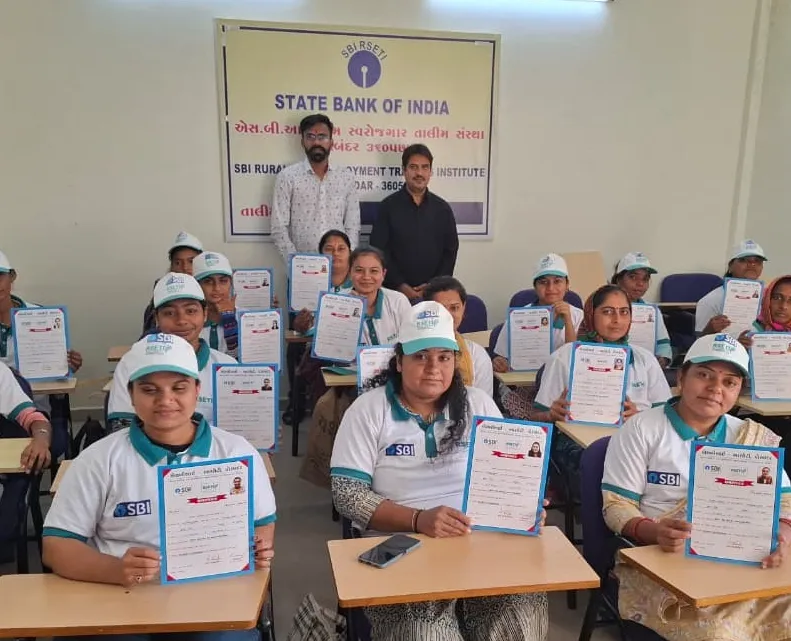 પોરબંદર SBI RSETI દ્વારા બહેનોને આત્મનિર્ભર બનાવવા માટે હોમમેડ અગરબત્તી મેકિંગની નિઃશુલ્ક તાલીમ યોજાઈ 2 SBI RSETI Porbandar Agarbatti Making Training.png