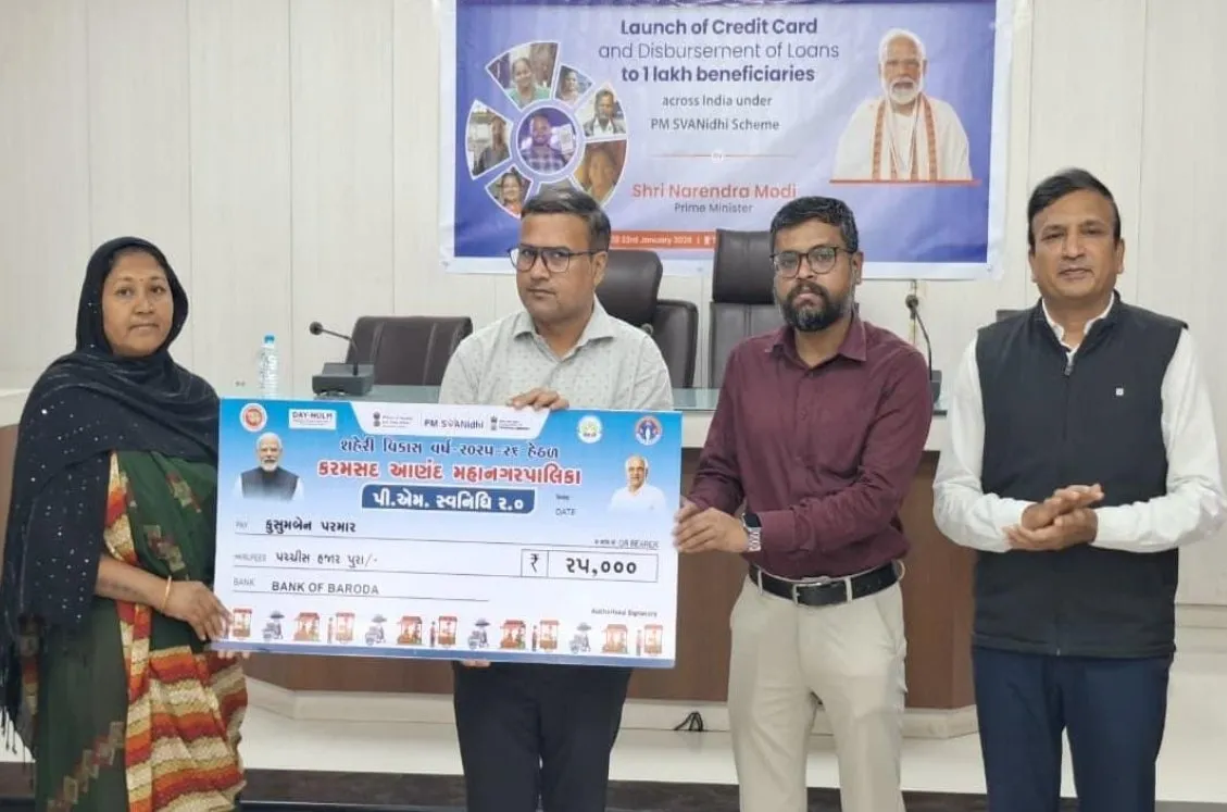 પી. એમ. સ્વનિધિ યોજના અંતર્ગત આણંદમાં લાભાર્થીઓને લોન ચેક વિતરણ, ૮૦થી વધુ લોન મંજૂર 2 PM SVANidhi Loan Distribution Anand.jpeg