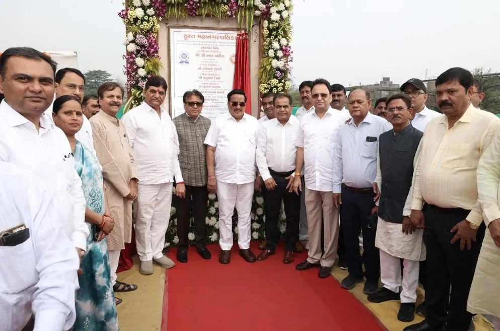 સુરતમાં પીએમ સ્વનિધિ યોજનાનો વિશાળ લાભ: કેન્દ્રીય મંત્રી સી.આર. પાટીલના હસ્તે શેરી ફેરિયાઓ માટે ક્રેડિટ કાર્ડ લોન્ચ અને લોન વિતરણ 3 PM SVANidhi Scheme Surat Street Vendors 1.jpeg