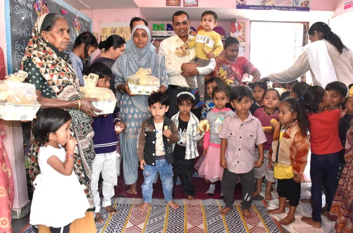 ખેડા જિલ્લામાં “ગામનો નિર્ધાર, સહકારથી સાકાર” અભિયાન હેઠળ કલેક્ટર અમિત પ્રકાશ યાદવની આંગણવાડી મુલાકાત 2 Kheda District Malnutrition Eradication Campaign 1.jpeg