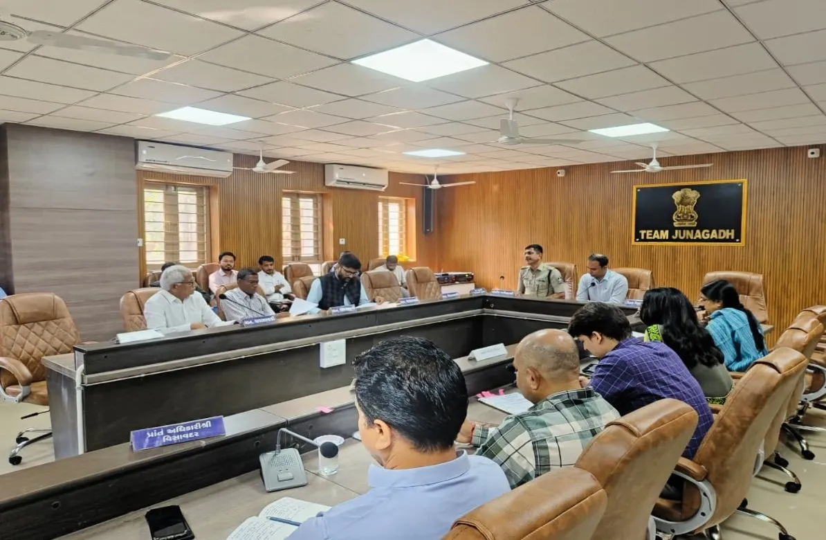 જૂનાગઢમાં જિલ્લા સંકલન અને ફરિયાદ સમિતિની બેઠક, પ્રજાકીય પ્રશ્નોના ઝડપી ઉકેલ પર ભાર 2 Junagadh District Coordination Committee Meeting.jpeg