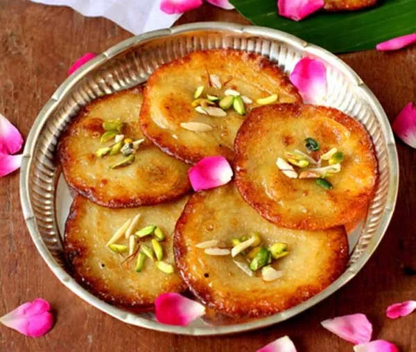 માત્ર ૨૦ મિનિટમાં તૈયાર કરો હલવાઈ સ્ટાઈલ ક્રિસ્પી અને જ્યુસી માલપૂઆ 3 images 3.jpeg