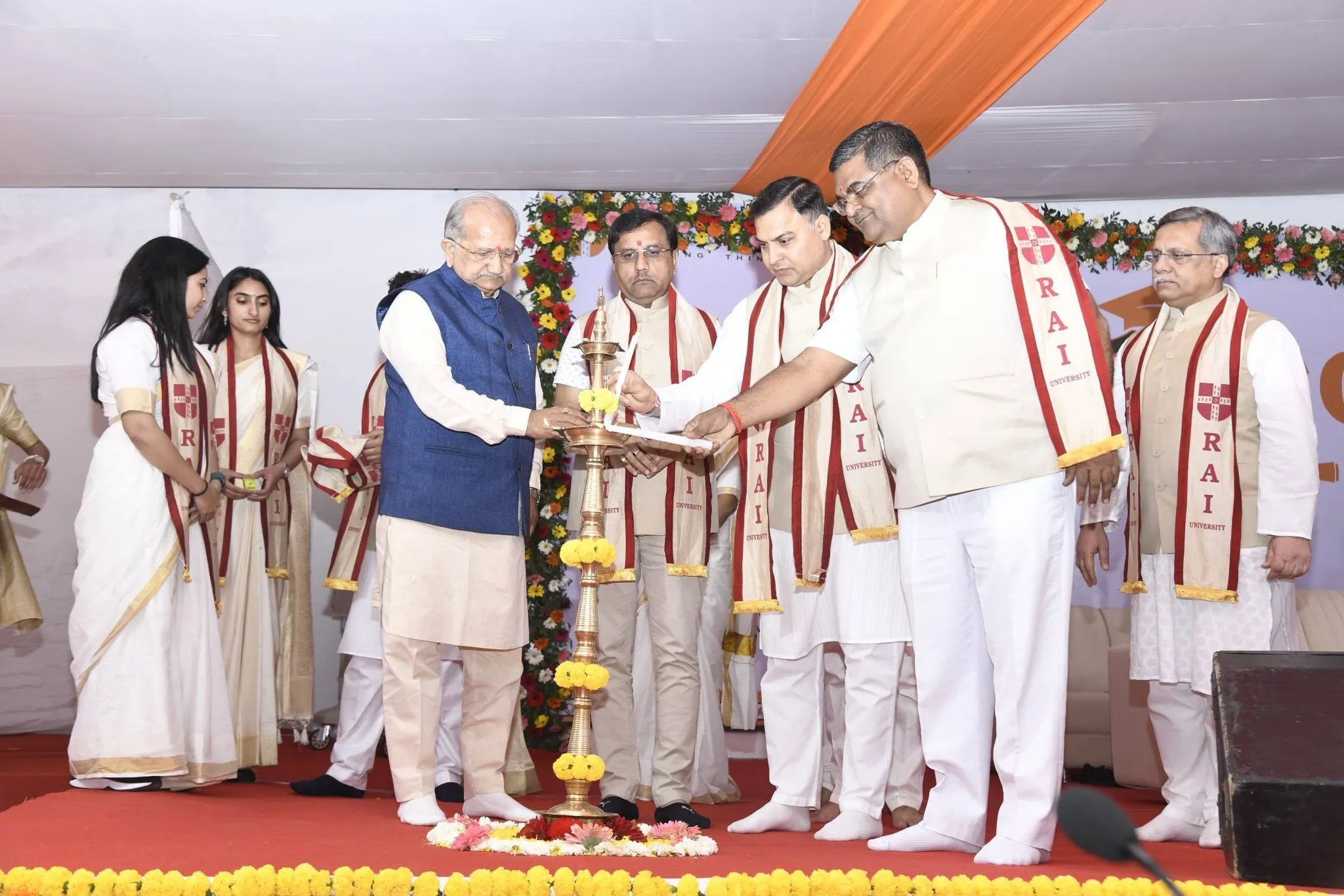 રાય યુનિવર્સિટી, સરોડાનો ૧૨મો દીક્ષાંત સમારોહ યોજાયો, શિક્ષણ મંત્રી ડૉ. પ્રદ્યુમન વાજાના હસ્તે ૫૯૨ વિદ્યાર્થીઓને પદવી એનાયત 2 Rai University 12th Convocation Ceremony Gujarat 1.png