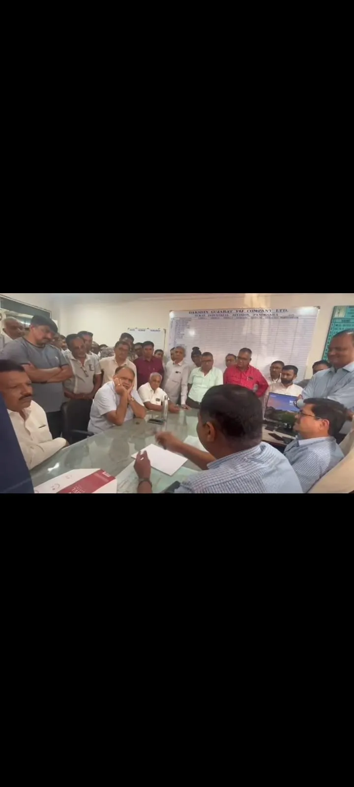 "જે થઈ રહ્યું છે તે ઈશ્વરનો સંકેત છે" – માયાભાઈ આહિરના નિવેદન પર હીરા સોલંકીનો વળતો પ્રહાર 2 WhatsApp Image 2026 01 27 at 12.23.28 PM.jpeg
