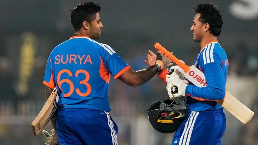 ICC Rankings: અભિષેક શર્મા ઇતિહાસ રચવાની ખૂબ નજીક, સૂર્યકુમાર યાદવની ટોપ-10 માં ધમાકેદાર એન્ટ્રી 2 abhishek.jpg