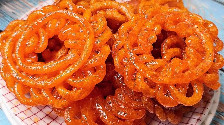 ઘરે બનાવો હલવાઈ જેવી લચ્છેદાર ઇમરતી: આ રહી પરફેક્ટ અને આસાન રીત 2 jalebi.jpg