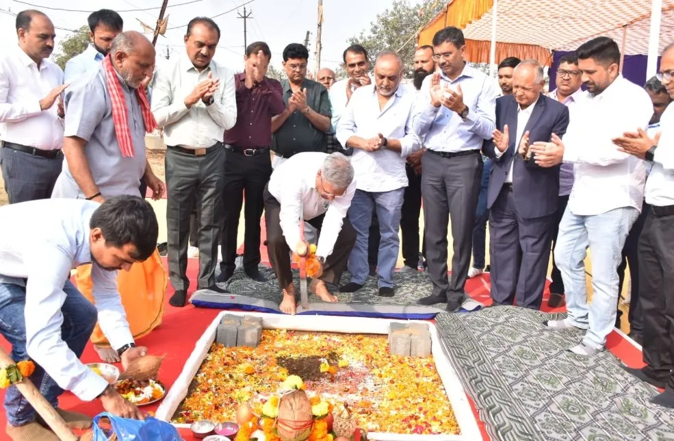 ડુંગરા ઇન્ડસ્ટ્રીયલ એસ્ટેટના રૂ. ૨૫ કરોડના વિકાસ કાર્યોનું ખાતમુહૂર્ત, મંત્રી કનુભાઈ દેસાઈએ કરાવ્યો શુભારંભ 2 Dungra GIDC Infrastructure Development Project 2.jpeg