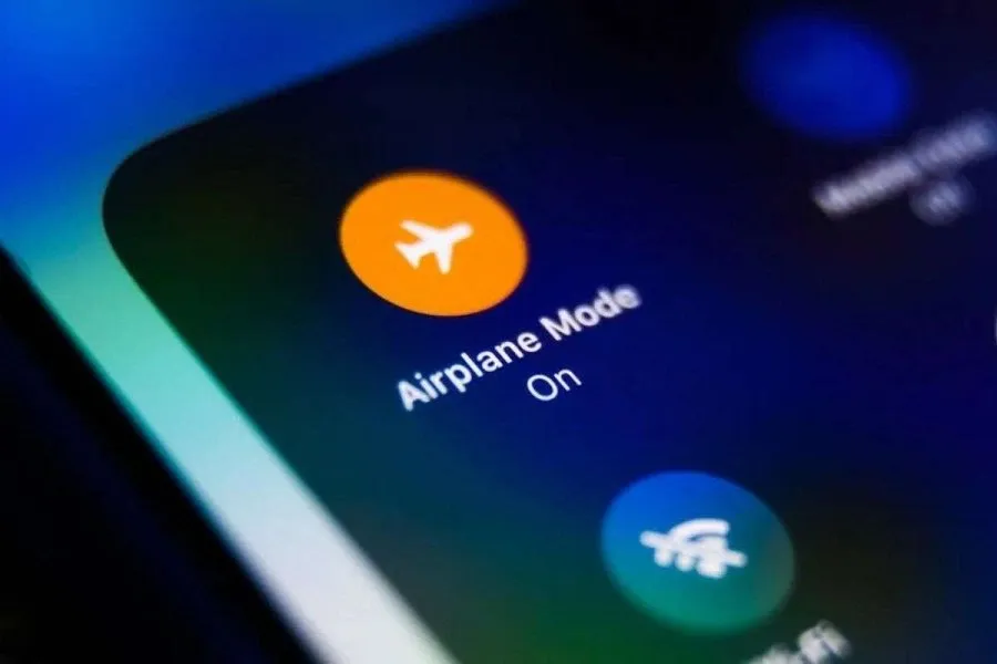 શું Airplane Mode ઓન કરવાથી ખરેખર ફોન જલ્દી ચાર્જ થાય છે? જાણો મોબાઈલ ચાર્જિંગનું 'સિક્રેટ' 2 Airplane Mode
