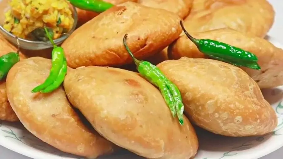 ઘરે બનાવો બજાર જેવી ક્રિસ્પી અને ક્રન્ચી કચોરી, સ્વાદ એવો કે આંગળા ચાટતા રહી જશો! 3 Aloo Kachori