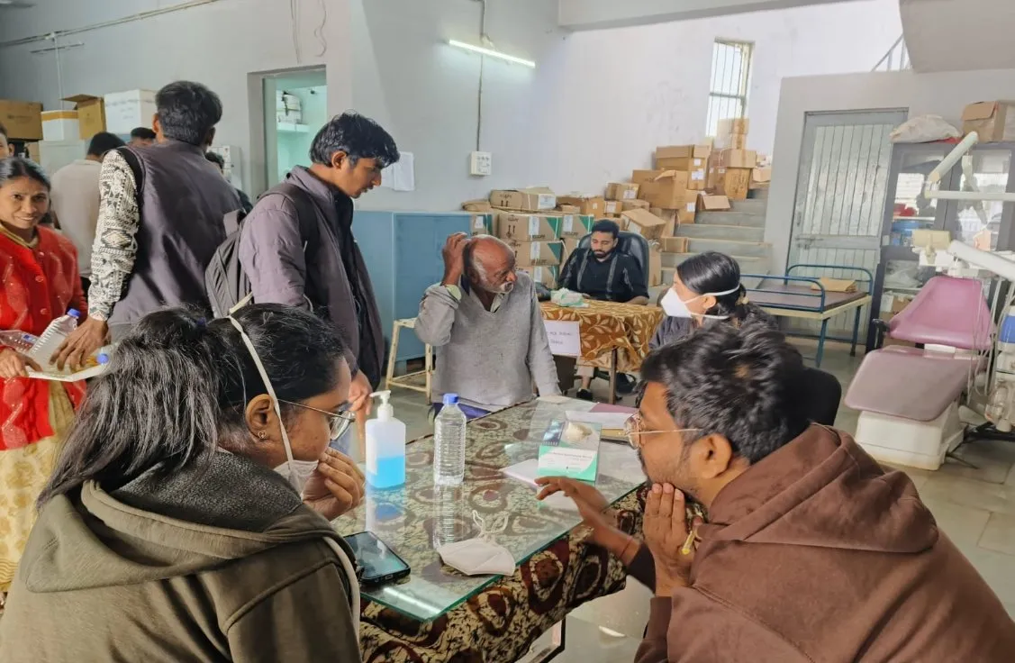 દાહોદના લીમડી સામૂહિક આરોગ્ય કેન્દ્ર ખાતે આયુષ્માન ભવઃ કેમ્પ અંતર્ગત ગોત્રી મેડિકલ કોલેજના સહયોગથી વિશાળ મેડિકલ હેલ્થ ચેકઅપ કેમ્પ યોજાયો 2 limdi ayushman bhav health camp dahod 1.jpeg