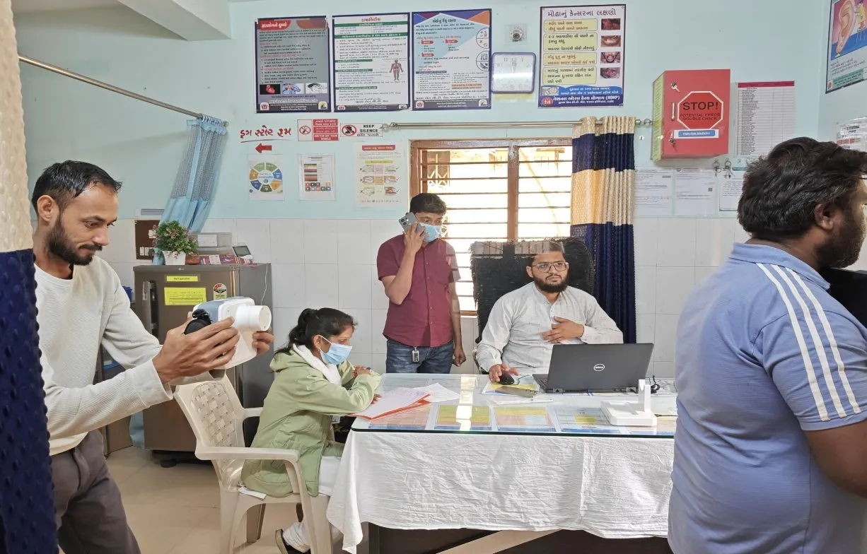 દાહોદના લીમડી સામૂહિક આરોગ્ય કેન્દ્ર ખાતે આયુષ્માન ભવઃ કેમ્પ અંતર્ગત ગોત્રી મેડિકલ કોલેજના સહયોગથી વિશાળ મેડિકલ હેલ્થ ચેકઅપ કેમ્પ યોજાયો 3 limdi ayushman bhav health camp dahod 2.jpeg