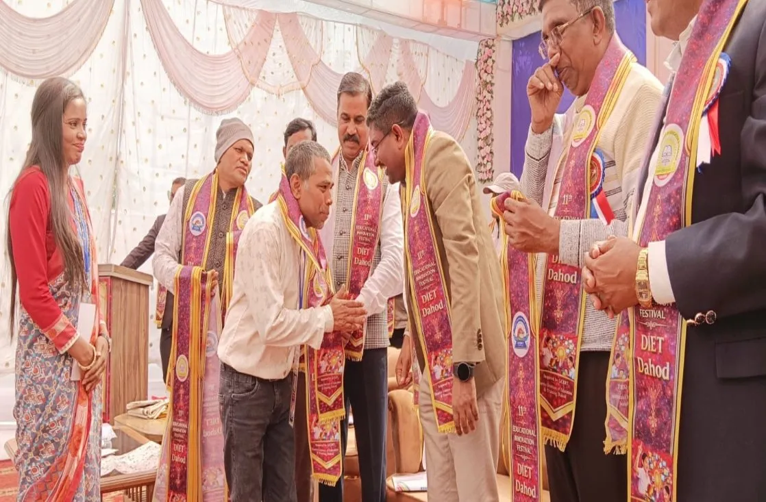 દાહોદના ખરેડી ખાતે જિલ્લા શિક્ષણ અને તાલીમ ભવન આયોજિત ૧૧મો જિલ્લા કક્ષાનો એજ્યુકેશનલ ઇનોવેશન ફેસ્ટિવલ કલેકટર યોગેશ નિરગુડેના અધ્યક્ષસ્થાને યોજાયો 3 dahod educational innovation festival 2025 1.jpeg