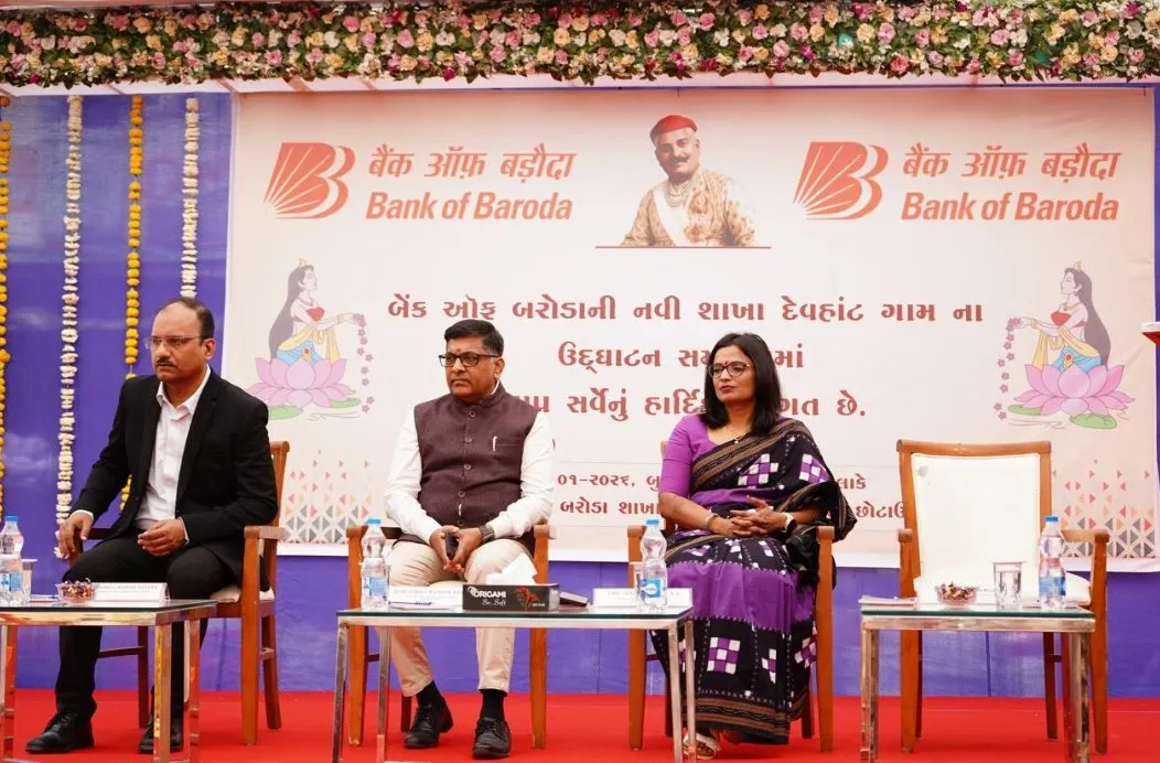 છોટાઉદેપુર જિલ્લાના દેવહાટ ખાતે બેંક ઓફ બરોડાની ૨૫મી શાખાનું જિલ્લા કલેક્ટર ગાર્ગી જૈનના વરદહસ્તે ઉદ્ઘાટન 2 chhotaudepur bank of baroda devhat branch opening.jpeg