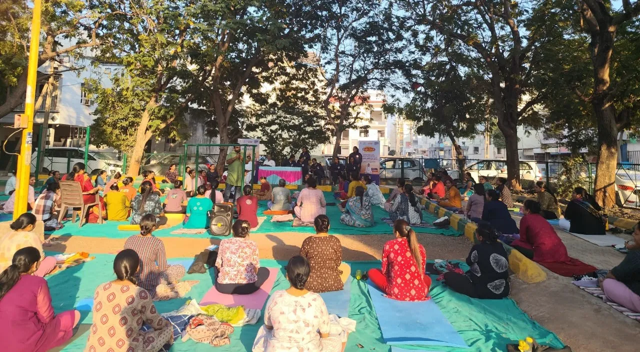 રાજકોટમાં મેદસ્વિતા મુકિત માટે યોગ શિબિર શરૂ, એક મહિના સુધી વિવિધ બગીચામાં આરોગ્ય અભિયાન 2 rajkot obesity free yoga camp gujarat 2.png