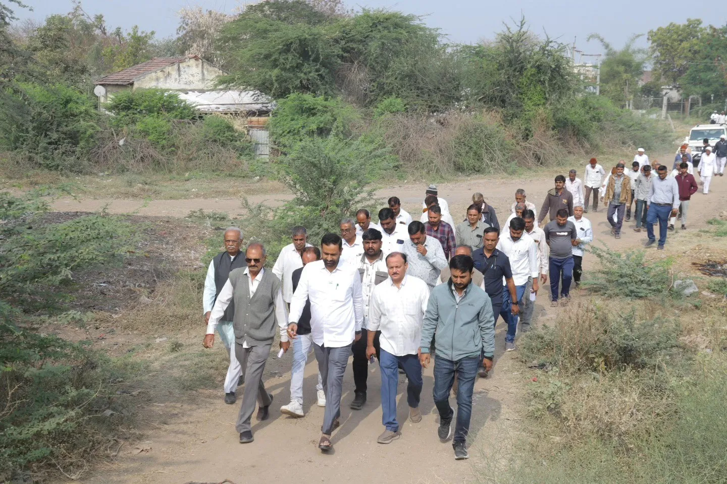 અમરેલીના સોનારિયામાં નદી સાફસફાઈ ઝુંબેશનો શુભારંભ, રાજ્યમંત્રી કૌશિકભાઈ વેકરીયાના હસ્તે કામગીરી શરૂ 2 Amreli River Cleaning Campaign Kaushik Vekariya 2.png