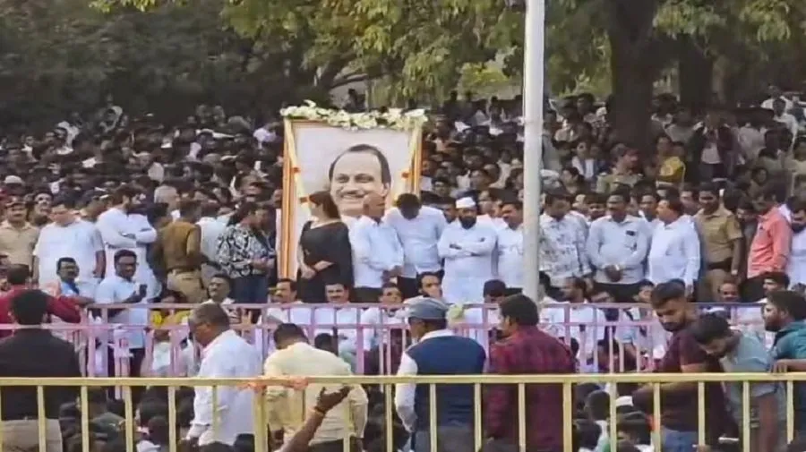 શોકમગ્ન માહોલનો ઉઠાવ્યો ફાયદો: અજિત પવારના અંતિમ સંસ્કારમાં 25-30 લાખની ચેઈન સ્નેચિંગ 3 pawar2.jpg