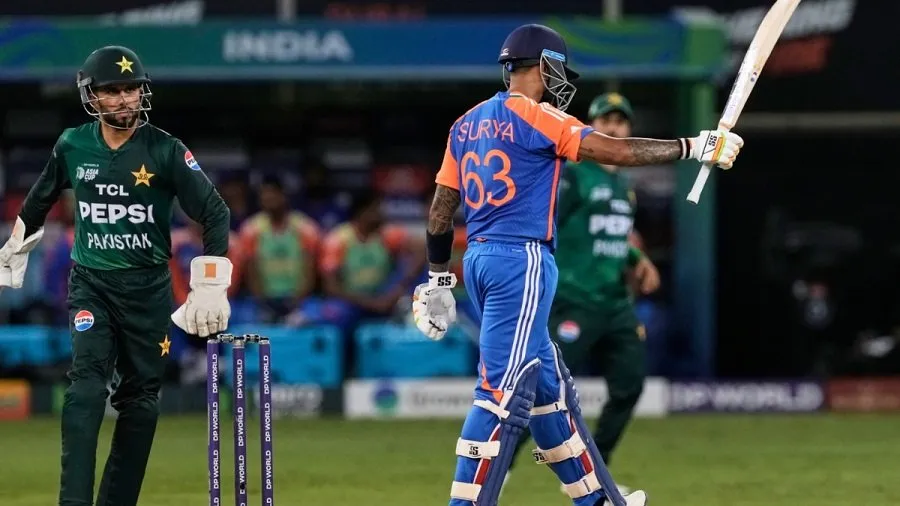 IND vs PAK: પાકિસ્તાનમાં ફફડાટ! શું ભારતની હારના ડરથી પાકિસ્તાને મેદાન છોડ્યું? 3 in.jpg