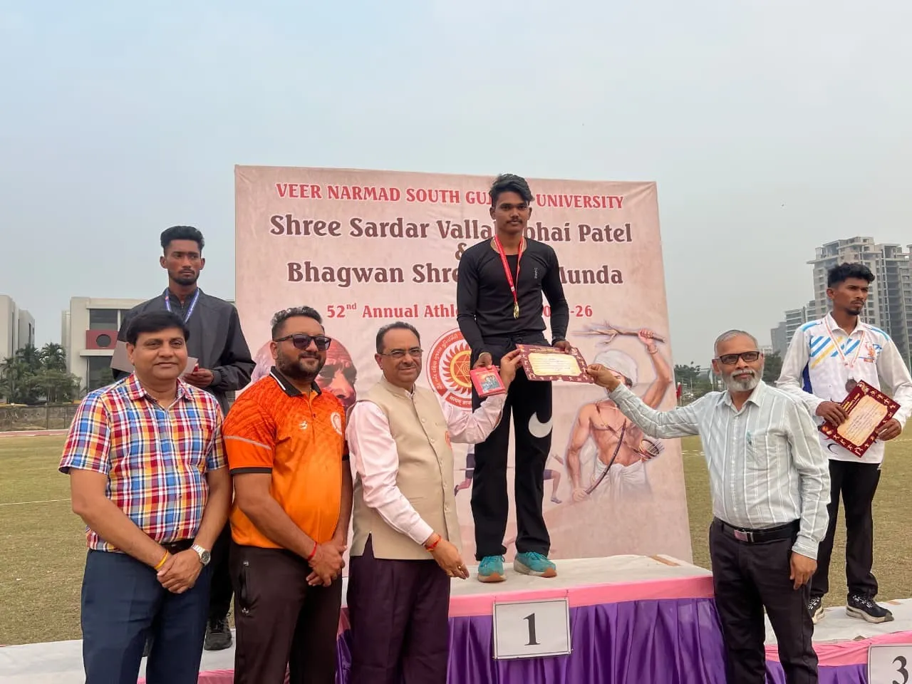 સુરતમાં યોજાયેલા 52મા એથ્લેટિક રમોત્સવમાં ભીલાડની સરકારી કોલેજના ખેલાડીઓનો દમદાર દેખાવ 2 bhilad government college university athletic meet medals 1.png
