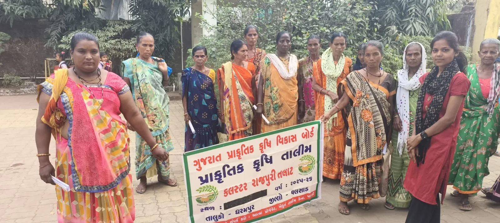 ધરમપુર તાલુકાના રાજપુરી તલાટ ગામે પ્રાકૃતિક ખેતી અંગે ચર્ચા, ખેડૂત બહેનોને જીવામૃત અને રોગ નિયંત્રણની તાલીમ 2 Rajpuri Talati Natural Farming Awareness Program.png