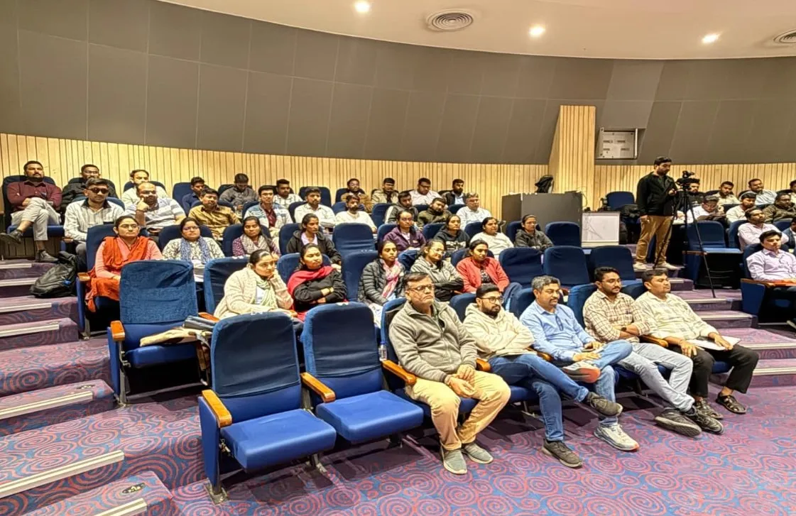 ગુણવત્તાયુક્ત અને અસરકારક શહેર વિકાસ માટે ભાવનગર ઝોનમાં ઈજનેરી અધિકારીઓની વિશેષ તાલીમ શ્રેણી યોજાઈ 2 Bhavnagar Urban Development Year 2025 Training 1.jpeg