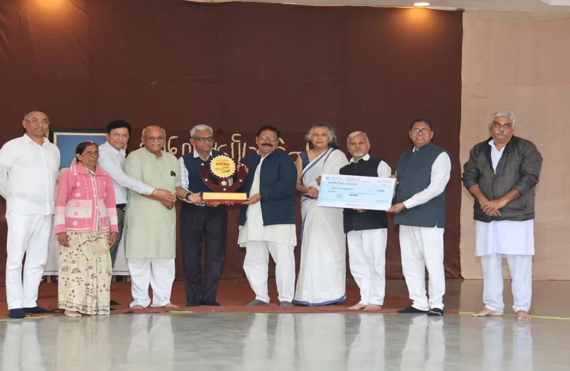 ગાંધી નિર્વાણ દિને ગુજરાત વિદ્યાપીઠમાં ‘સ્વચ્છાંજલિ’: સ્વચ્છતા દ્વારા બાપુને શ્રદ્ધાંજલિ 3 gujarat vidyapith gandhi nirvan din swachhanjali 1.jpeg