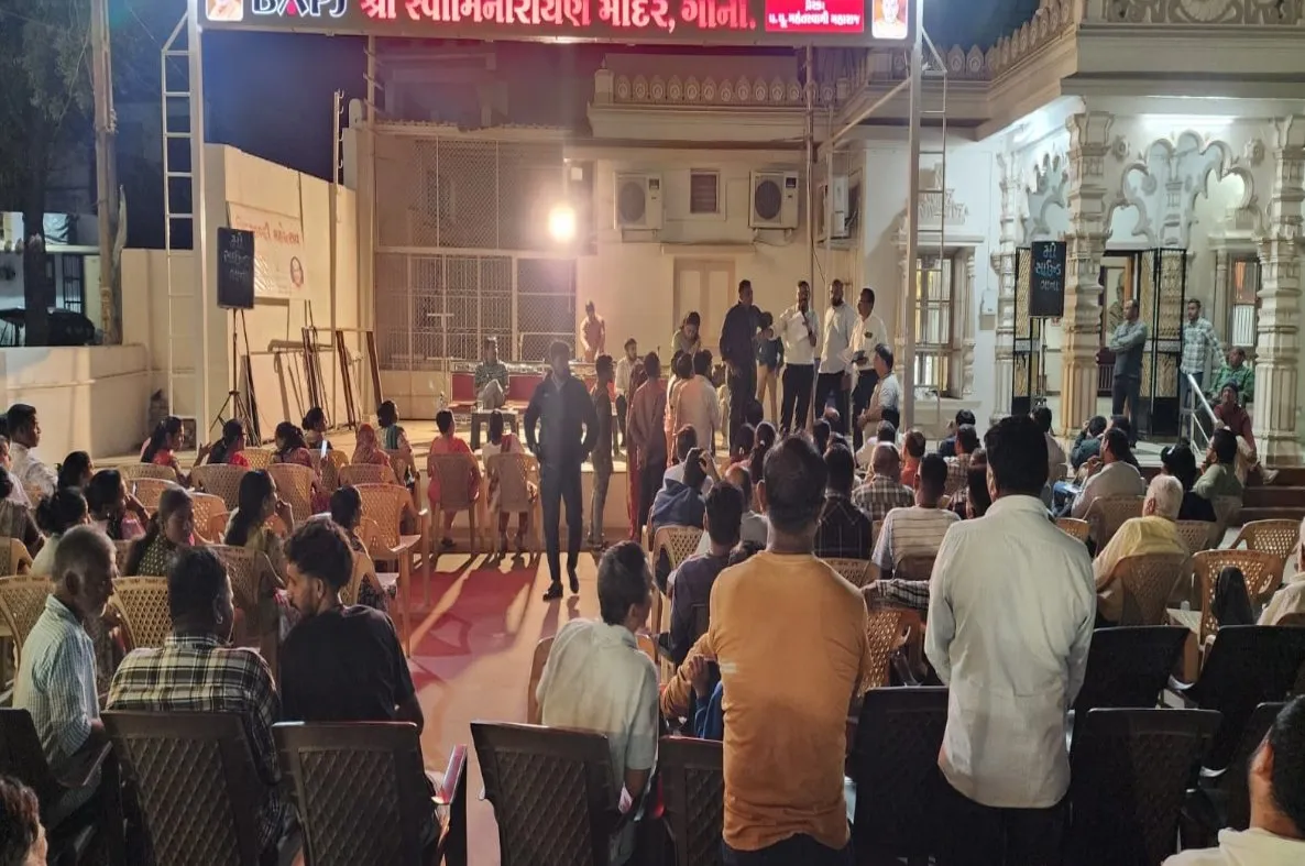 ‘લોકાભિમુખ વહીવટ’ની દિશામાં મહત્વપૂર્ણ પહેલ, આણંદ તાલુકાના ગાના ગામે રાત્રિ સભાનું આયોજન 3 anand collector gram samvad gana village 1.jpeg