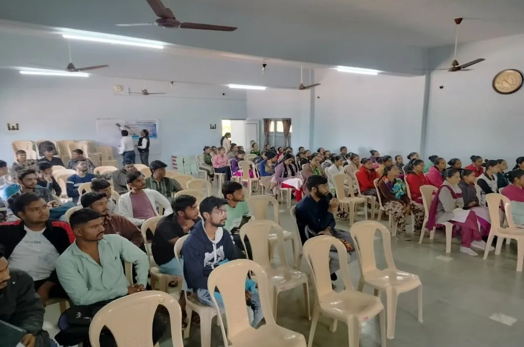 ગીરગઢડાની શ્રી સરસ્વતી કોલેજ ખાતે જિલ્લા રોજગાર વિનિમય કચેરી દ્વારા ઓદ્યોગિક ભરતી મેળાનું આયોજન 2 gir somnath rojgar bharti melo girgadhda.jpeg