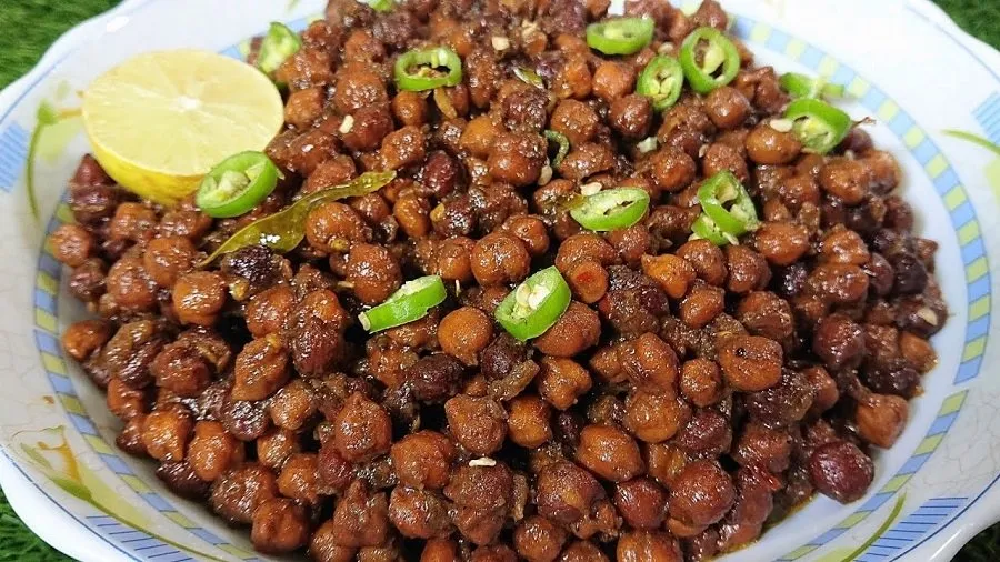 જાણો દરરોજ કાળા ચણા ખાવાના અદ્ભુત ફાયદા 3 Chana Pyaz Fry.jpg