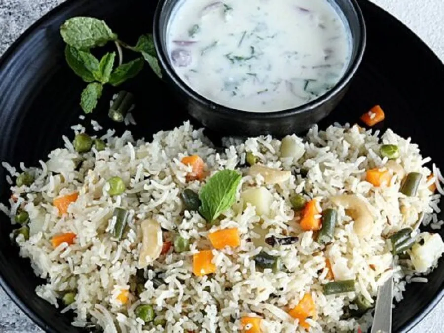 લંચમાં કંઈક નવું ટ્રાય કરવું છે? તો ઝટપટ બનાવી લો આ 'શાહી' કોકોનટ મિલ્ક પુલાવ 2 Coconut Milk Pulao