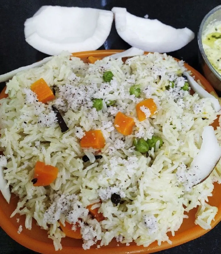 લંચમાં કંઈક નવું ટ્રાય કરવું છે? તો ઝટપટ બનાવી લો આ 'શાહી' કોકોનટ મિલ્ક પુલાવ 3 Coconut Milk Pulao