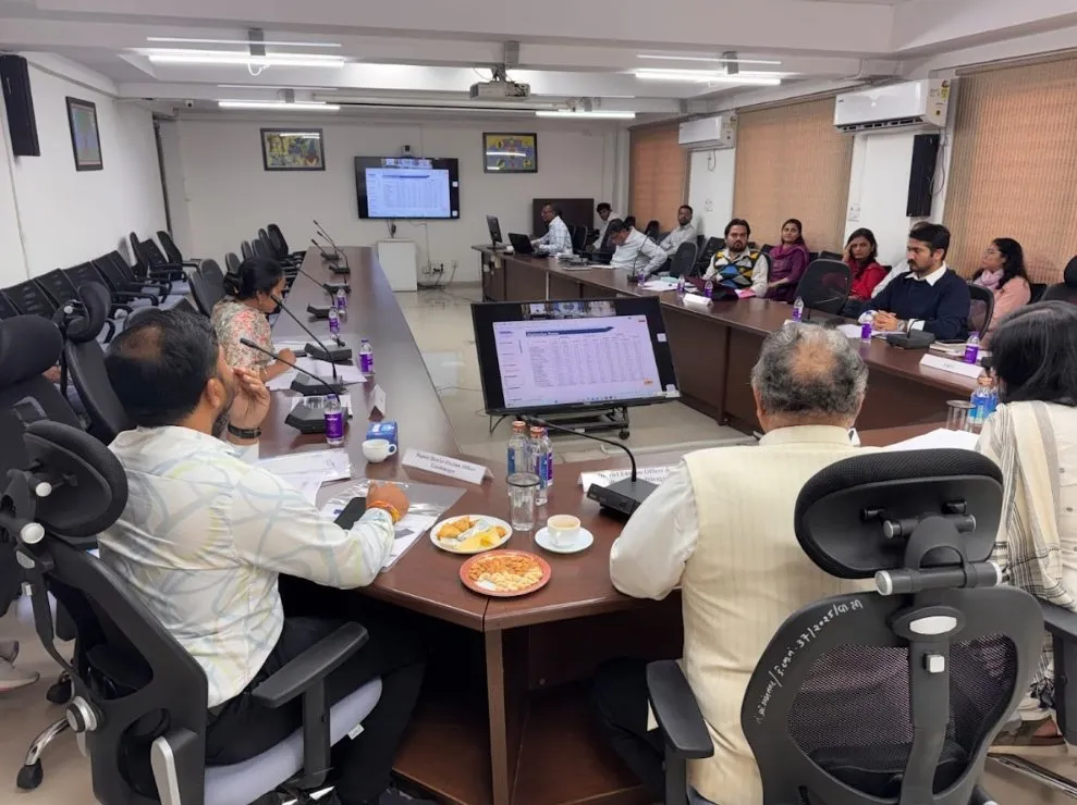 મતદારયાદી ખાસ સઘન સુધારણા કાર્યક્રમ અંગે સ્પેશ્યલ રોલ ઓબ્ઝર્વર ઐશ્વર્યાસિંઘના અધ્યક્ષસ્થાને સમીક્ષા બેઠક 3 Special Roll Observer Voter List Revision Gujarat 2026 2.jpeg