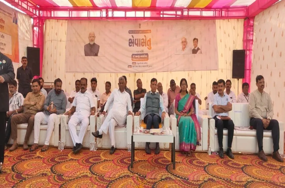 કેન્દ્રીય મંત્રી ડો. મનસુખ માંડવીયાની પ્રેરક ઉપસ્થિતિમાં માંગરોળના શીલ ખાતે સેવા સેતુ અને મેડિકલ કેમ્પ, રૂ.૯૯ લાખના ૪૪ વિકાસકાર્યોનું ખાતમુહૂર્ત અને લોકાર્પણ 2 Mangrol Seva Setu Development Program 2026.jpeg