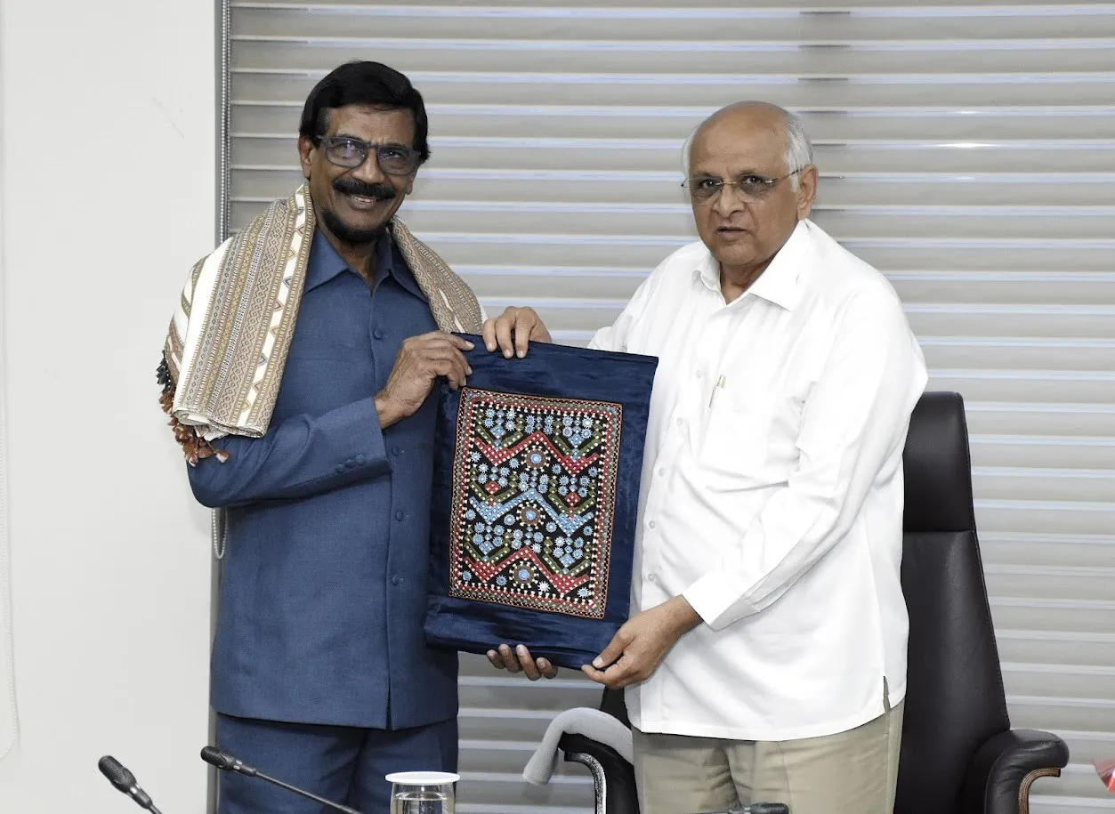 ગાંધીનગરમાં મુખ્યમંત્રી ભૂપેન્દ્ર પટેલ સાથે શ્રીલંકાના શાસક પક્ષના જનરલ સેક્રેટરીની સૌજન્ય મુલાકાત 3 Gujarat Sri Lanka Bilateral Cooperation Meeting 1.png