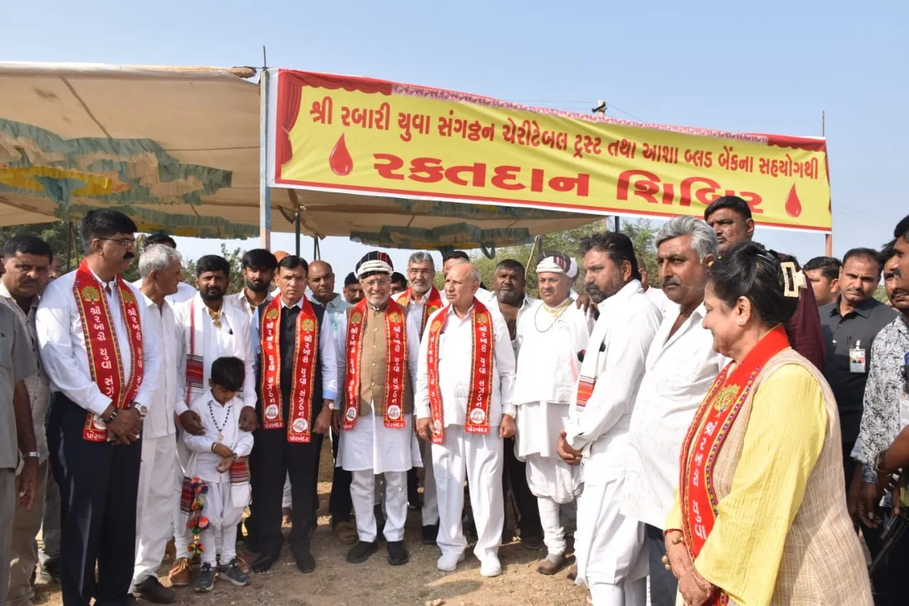 પોરબંદરમાં સોરઠીયા રબારી અને સમસ્ત કોળી સમાજના સમૂહલગ્નોત્સવમાં મંત્રીઓની ઉપસ્થિતિ, નવદંપતીઓને આશીર્વાદ 2 Porbandar Samuh LagnotSav Minister Presence 2.png