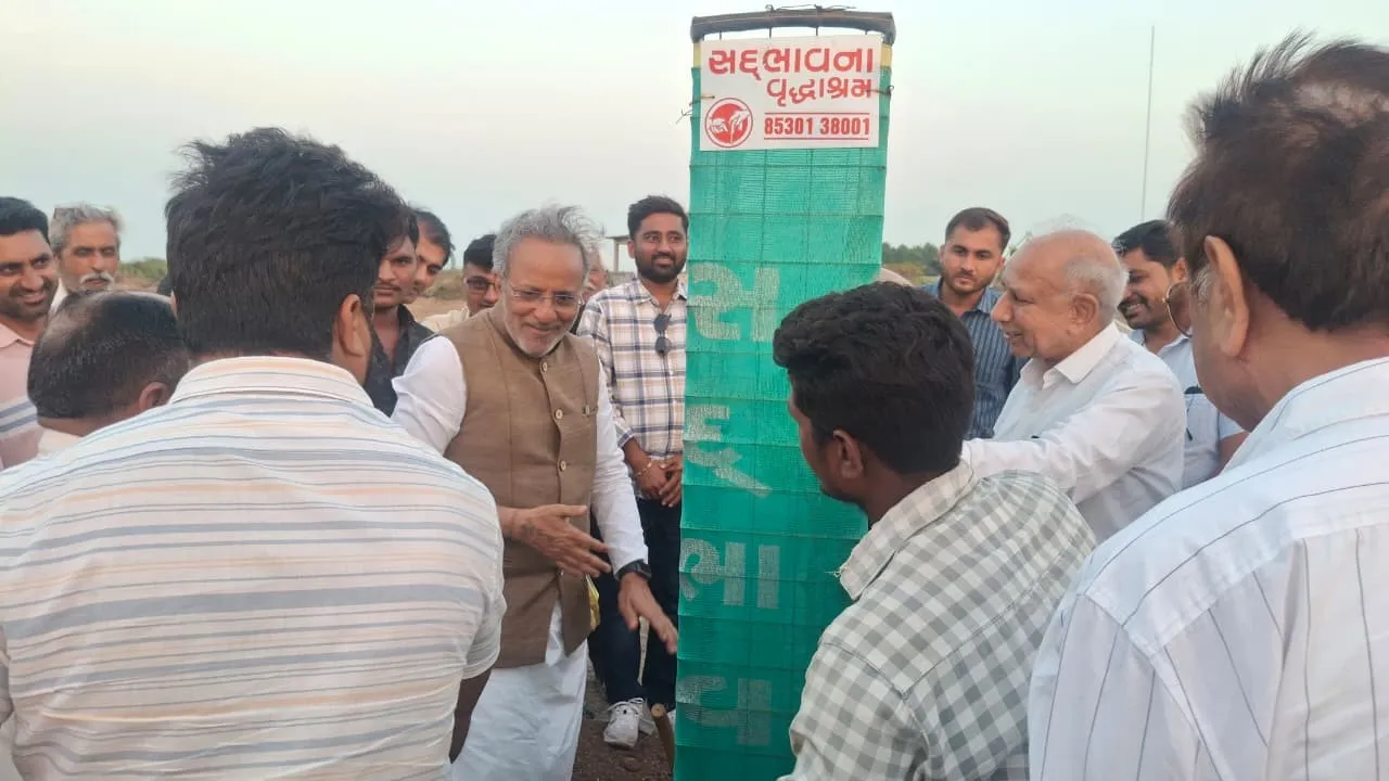 ‘ગ્રીન પોરબંદર અભિયાન’ અંતર્ગત મેઢાક્રિક ડેમ આસપાસ ૨૫ એકરમાં વૃક્ષારોપણનો ભવ્ય આરંભ 2 Green Porbandar Tree Plantation Drive 2.png