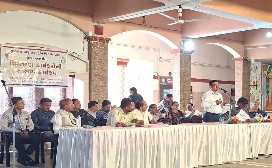 બારડોલીમાં કેદારેશ્વર મંદિરે પ્રાકૃતિક કૃષિ અભિયાન અંતર્ગત કૃષિ સખી અને CRP માટે તાલીમ યોજાઈ 2 Surat District Natural Farming Training.jpeg